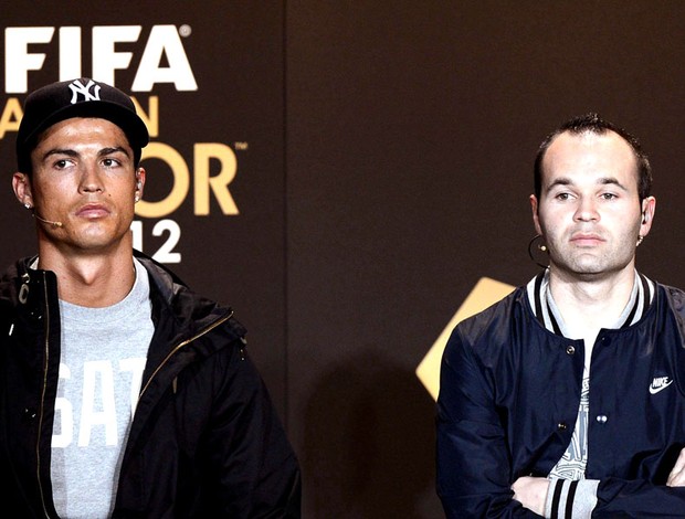 Cristiano Ronaldo e Iniesta no prêmio Bola de Ouro (Foto: EFE)
