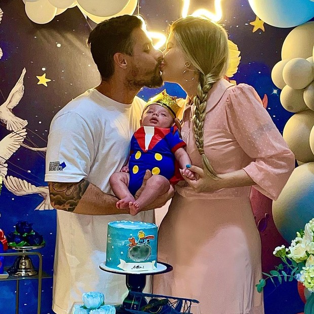 Cacau Colucci e Bruno Lima comemoram dois meses do filho, Arthur (Foto: Reprodução/Instagram)
