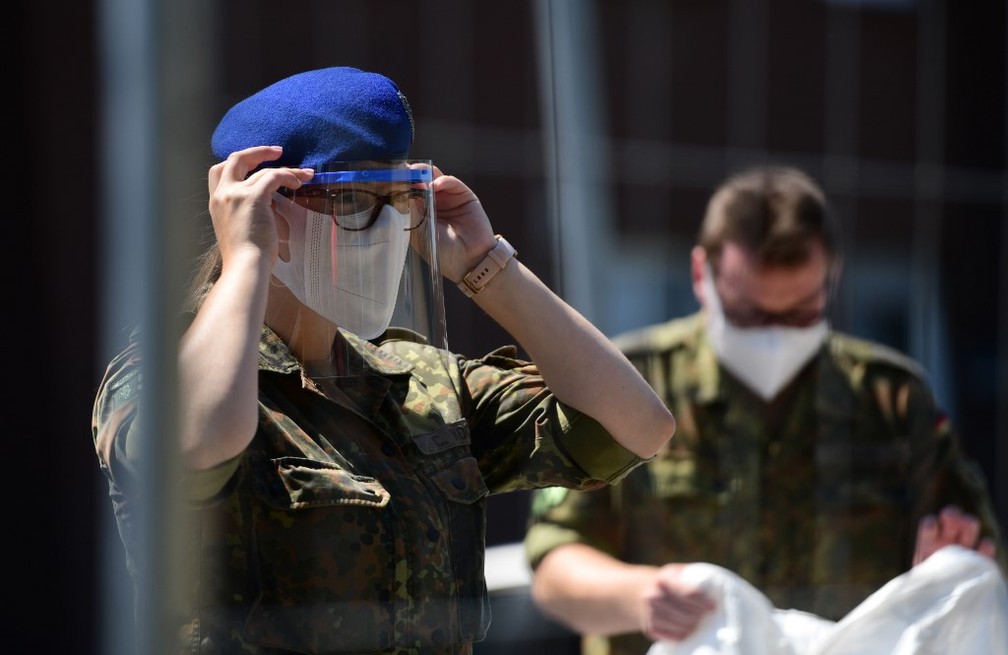 Militares alemães durante a pandemia de Covid-19 — Foto: Ina Fassbender / AFP