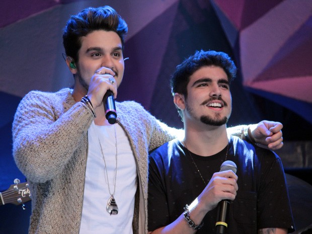Luan Santana e Caio Castro cantam juntos no 'Altas Horas' (Foto: TV Globo/Altas Horas)