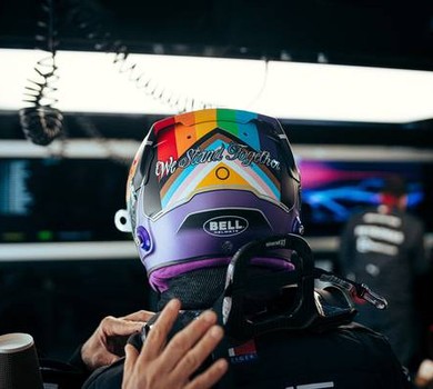 Capacete que Hamilton utilizará ao longo do GP do Catar (Foto: Mercedes/Divulgação)