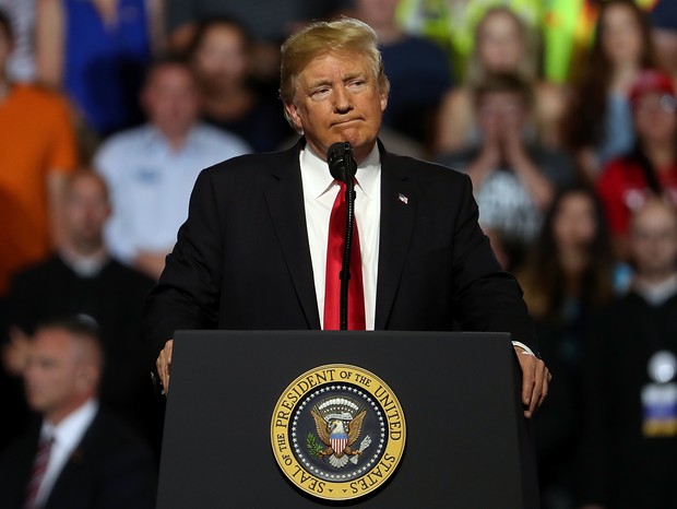 O presidente Donald Trump em discurso durante um rally em Montana, nos Estados Unidos (Foto: Getty Images)