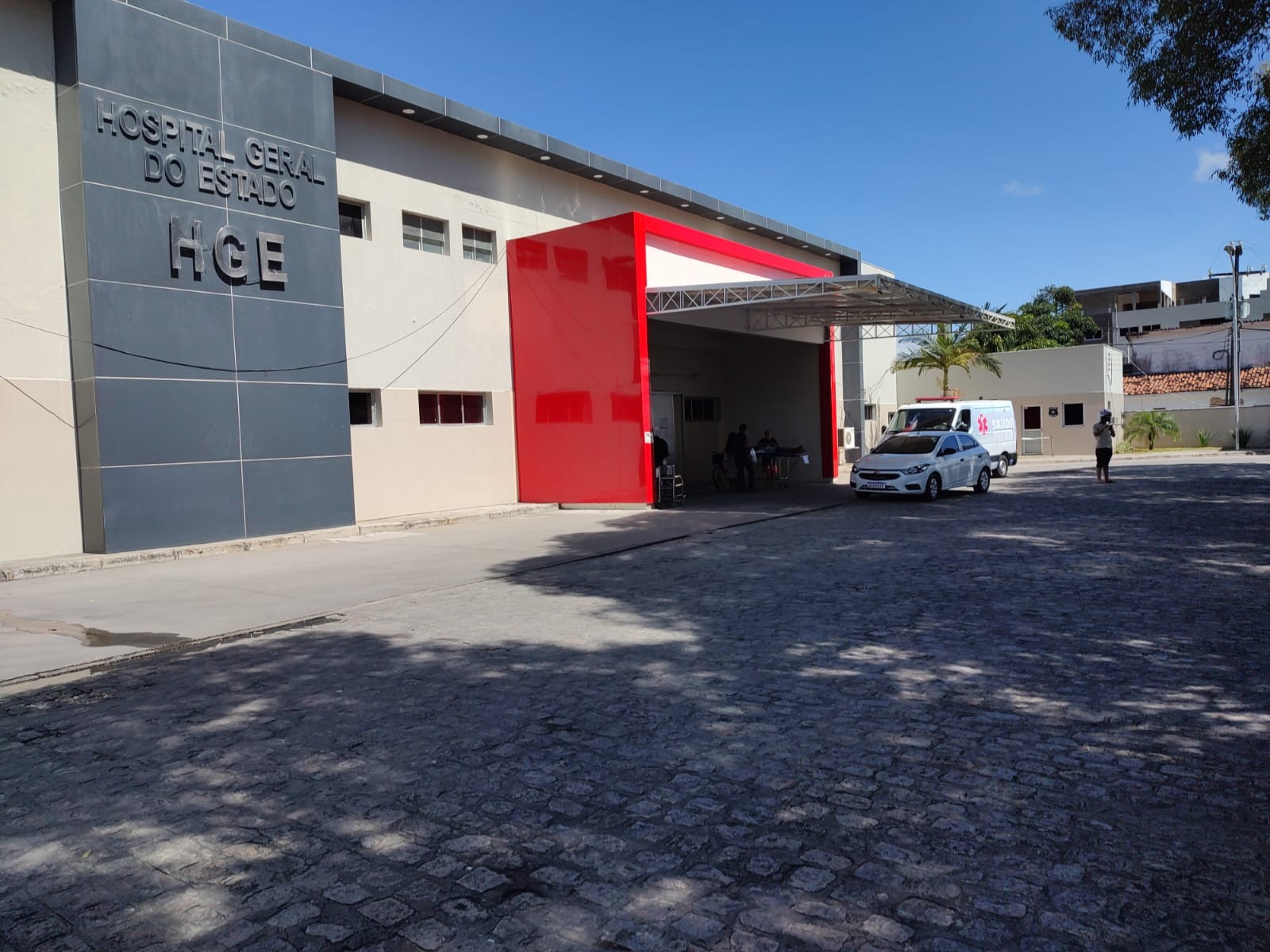 Dois são baleados em frente a sede de torcida organizada no Poço, em Maceió