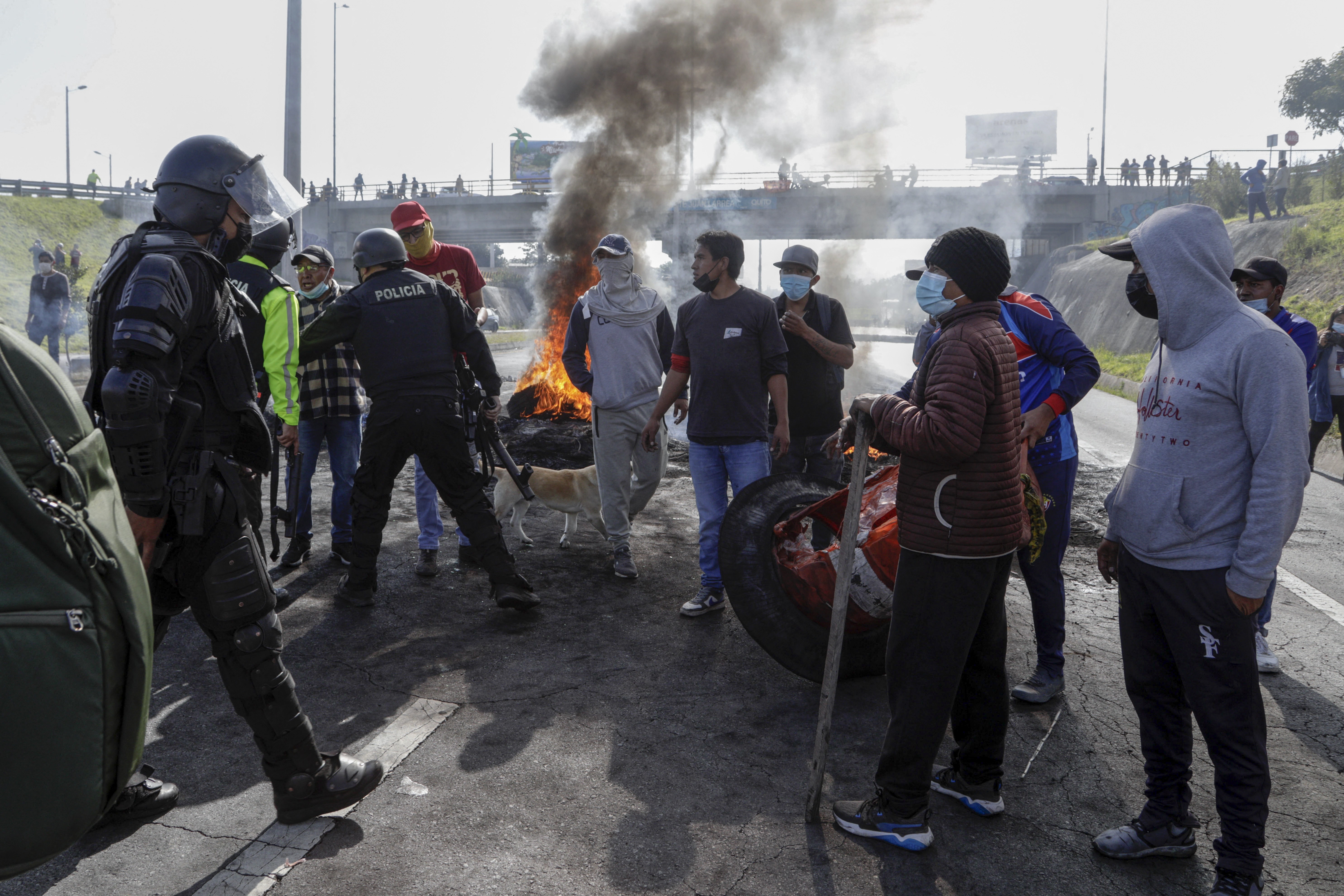 Manifestantes atacam militares no Equador; um morre