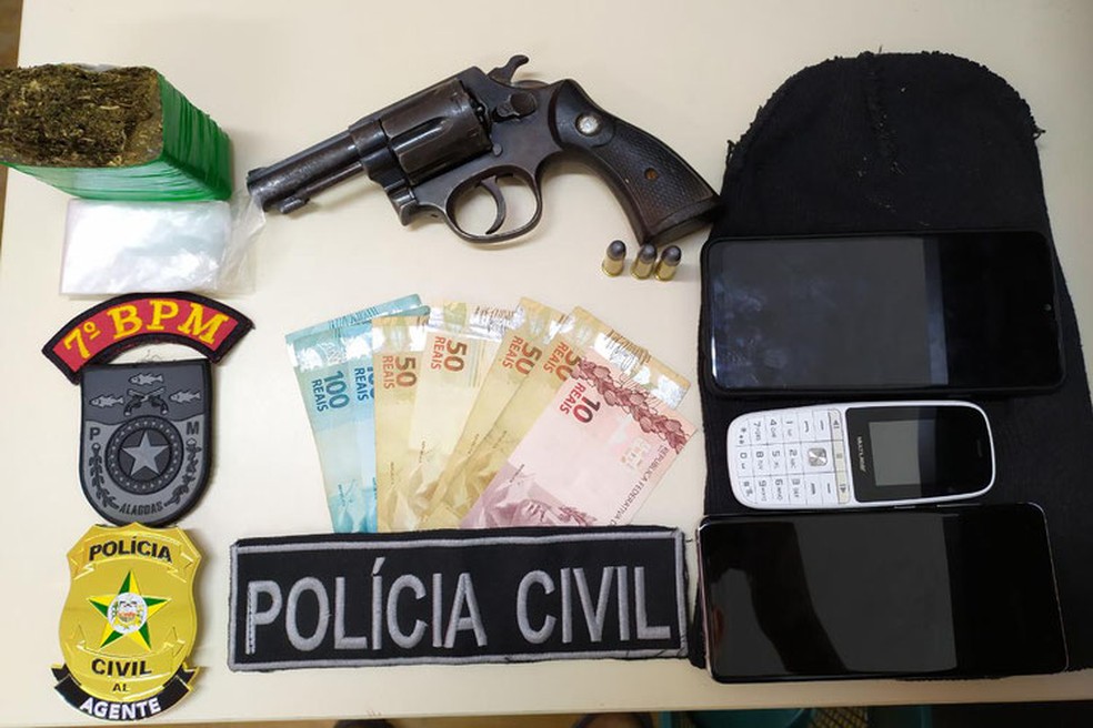 Operação integrada entre polícias Civil e Militar prendeu envolvidos em crimes de tráfico de drogas e pistolagem no sertão de AL — Foto: Polícia Civil