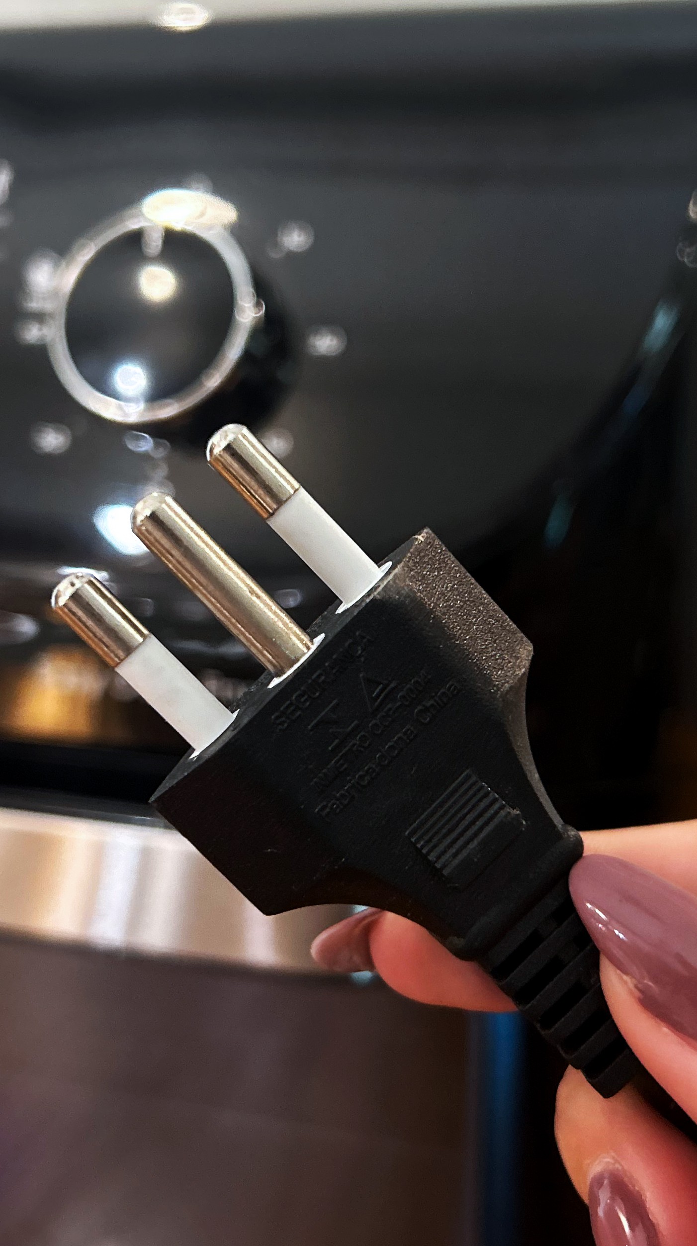 Tire tudo da tomada antes de viajar no Ano-Novo — o motivo vai te surpreender