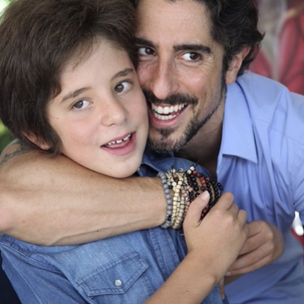 Marcos Mion e o filho mais velho, Romeo (Foto: Reprodução/Instagram)