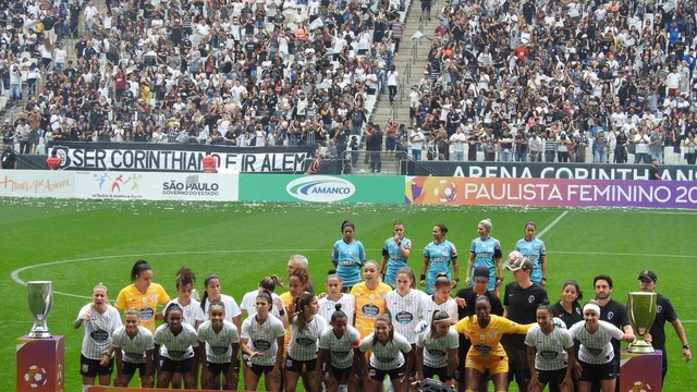 Corinthians posado para jogo contra o São Paulo na decisão do Paulistão Feminino