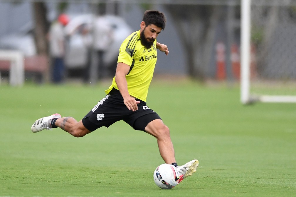 Corinthians descarta troca por Bruno Mendez e exige pagamento para ceder jogador em definitivo ao Inter