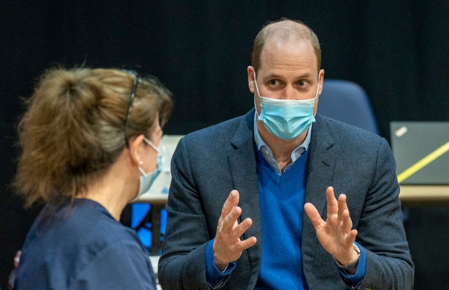 KING'S LYNN, ENGLAND - FEBRUARY 22: Prince William, Duke of Cambridge visits King's Lynn Corn Exchange Vaccination Centre on February 22, 2021 in King's Lynn, England. The Duke spoke to NHS staff and volunteers and heard more about their experiences of be (Foto: Getty Images)