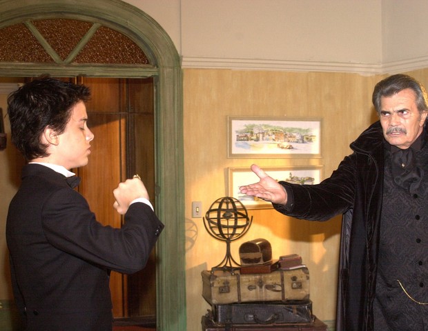 Tarcísio Meira e Kayky Brito protagonizaram O Beijo do Vampiro (Globo 2002) (Foto: João Miguel Junior/Globo)
