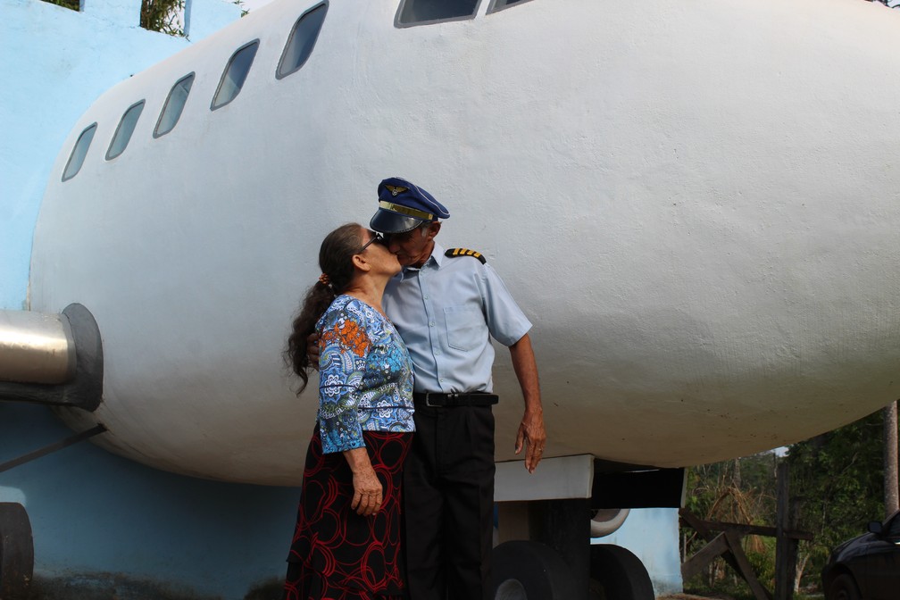 Esposa de Geraldo, Izabel, diz que sonho de ter uma casa-avião é do casal — Foto: Jheniffer Núbia