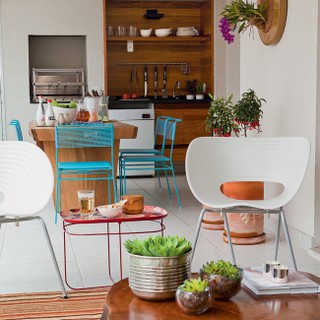 Descolado e com varanda, o espaço gourmet projetado pela arquiteta Tininha Loureiro é ideal para receber amigos e familiares