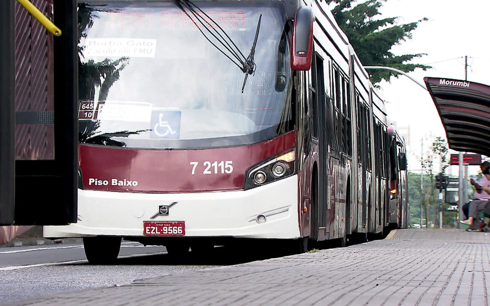 SPTrans reforça e cria linhas de ônibus para atender passageiros devido a grave de metroviários nesta quinta-feira (23) — Foto: TV Globo/Reprodução