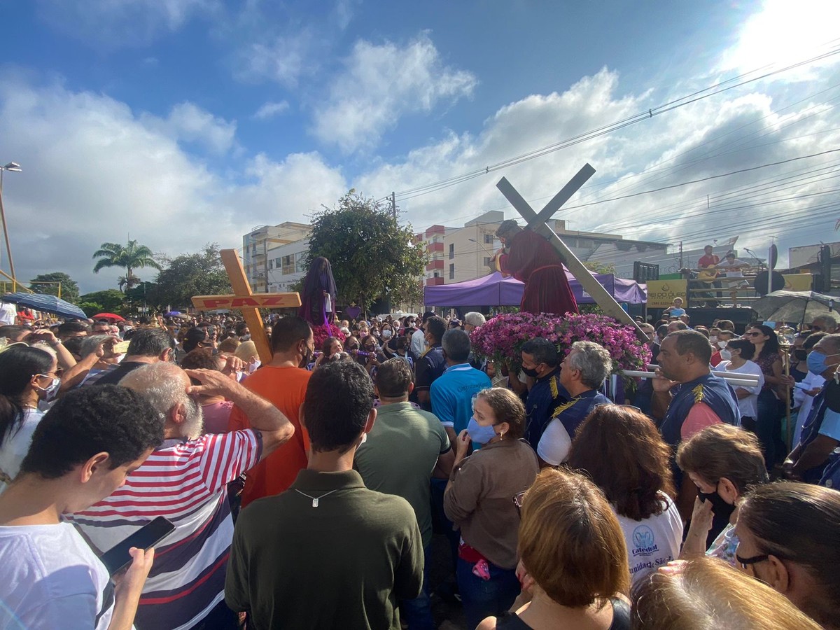 Sexta-feira Santa: Fiéis participam da 'Procissão do Encontro' em Montes Claros