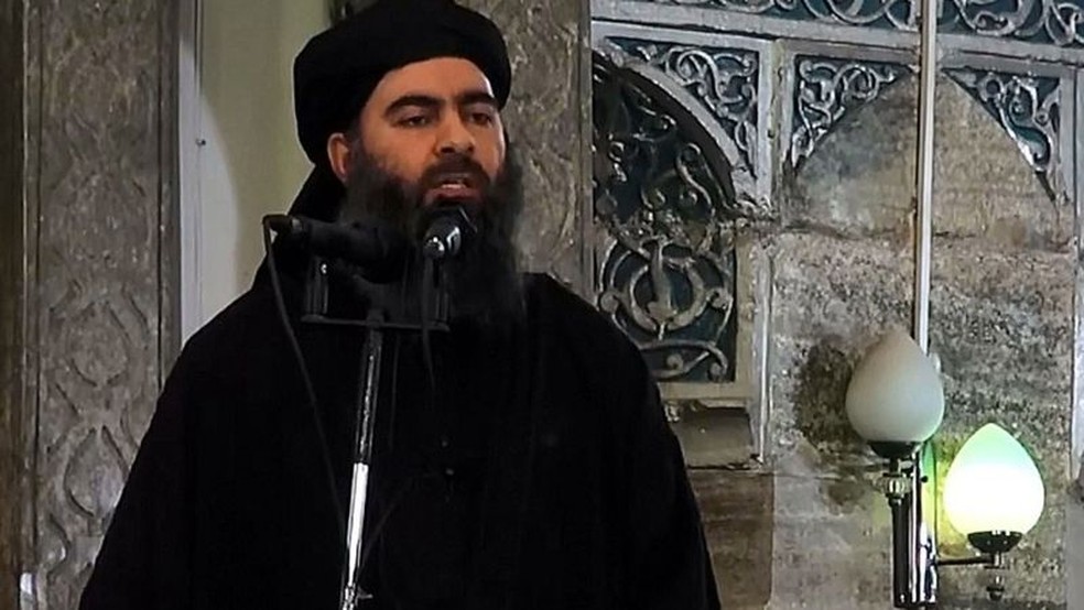 Abu Bakr al Baghdadi, o primeiro líder do Estado Islâmico, promoveu Abdullah na hierarquia de comando enquanto perdia homens em confrontos armados — Foto: Getty Images via BBC