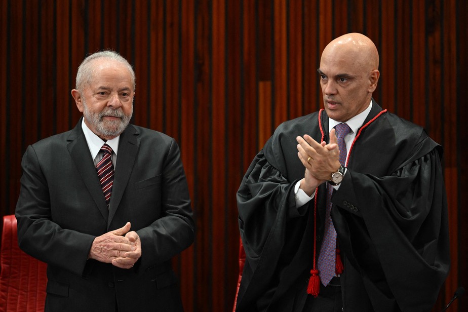 Lula é diplomado no TSE como presidente eleito