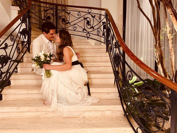 Elaine Mickely e César Filho renovam votos e comemoram bodas de porcelana (Foto: Reprodução/Instagram)