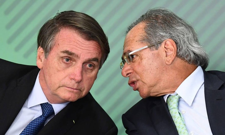 O presidente Jair Bolsonaro (PL) e o ministro da Economia, Paulo Guedes