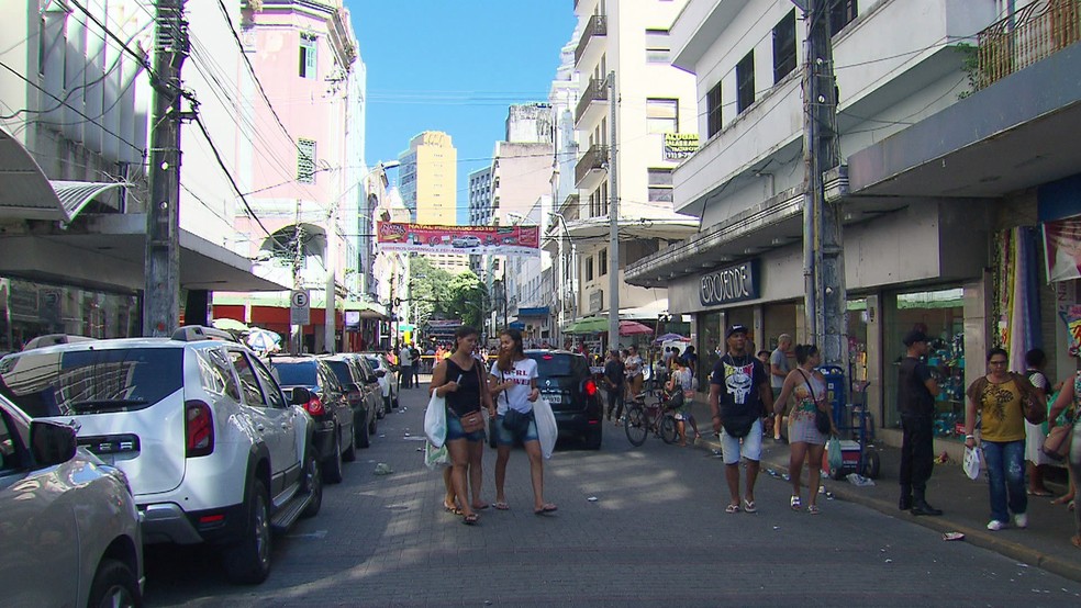 Comércio no Centro do Recife tem funcionamento facultativo na quarta (1º) — Foto: Reprodução/TV Globo