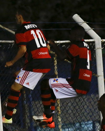 Com golaços de Vinícius Júnior, atual campeão Flamengo goleia o Central