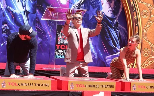 Astros de 'Vingadores: Ultimato' deixam mãos marcadas no Chinese Theatre