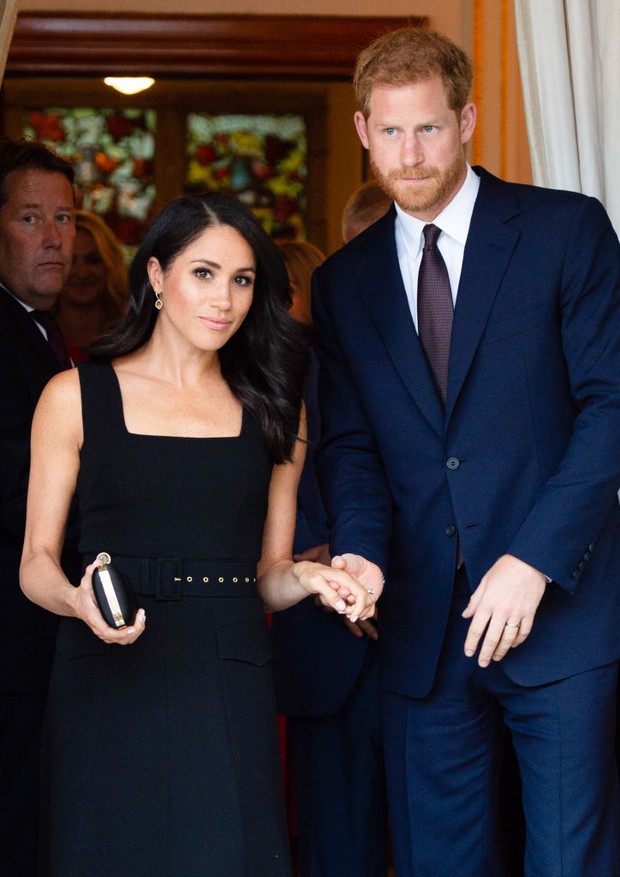 DUBLINE, IRELAND - JULY 10:  Prince Harry, Duke of Sussex and Meghan, Duchess of Sussex attend a Summer Party at the British Ambassador's residence at Glencairn House during their visit to Ireland on July 10, 2018 in Dublin, Ireland.  (Photo by Pool/Samir (Foto: WireImage)