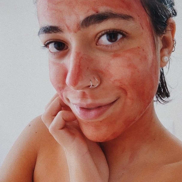 Máscara facial com sangue menstrual  (Foto: Reprodução / instagram)