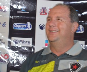 Marcelo Vilar, treinador do Botafogo-PB (Foto: Hévilla Wanderley / GloboEsporte.com/pb)