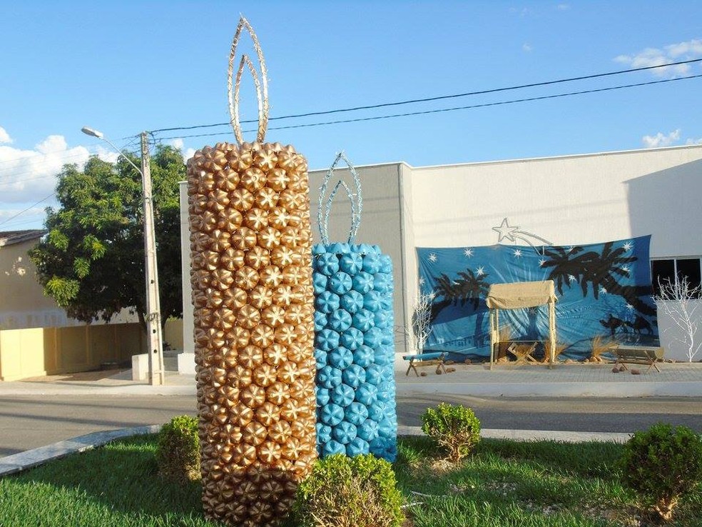 Velas feitas com reutilização de garrafas pet no interior potiguar (Foto: Jaldesmar Costa )
