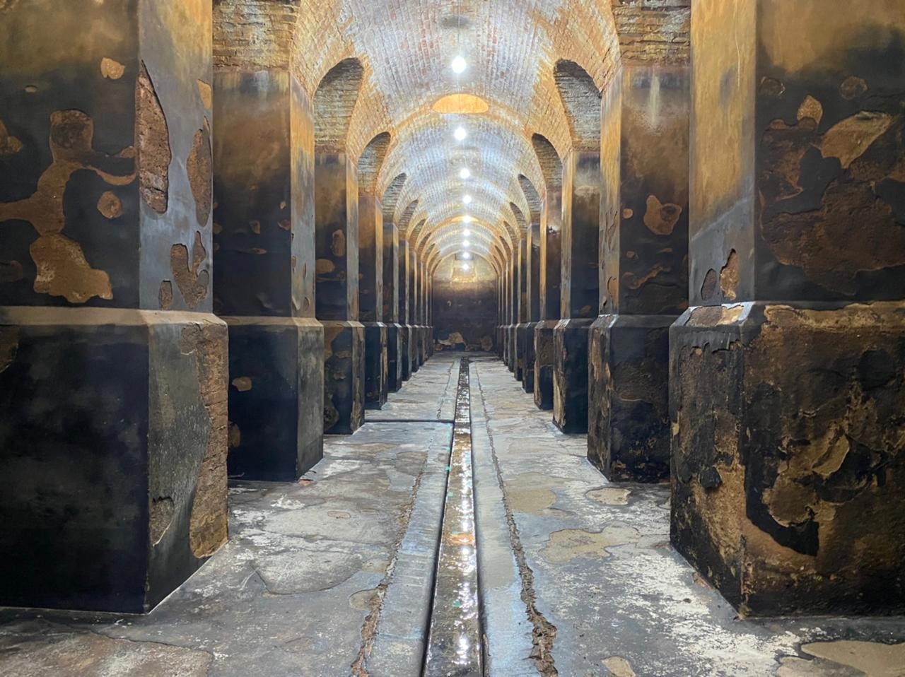 ‘Túnel do Tempo’: esvaziamento para manutenção revela beleza arquitetônica de estação de água subterrânea em Piracicaba