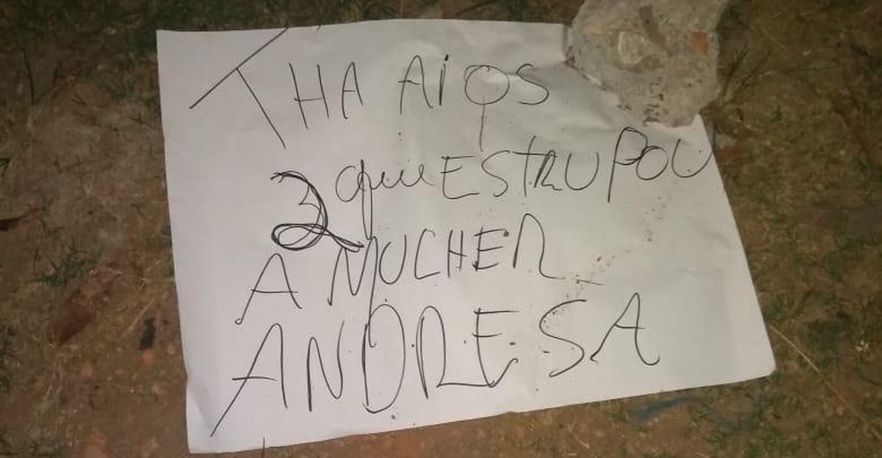Bilhete foi encontrado ao lado de corpos em Cabo Frio, no RJ  &acirc;?? Foto: Divulga&Atilde;&sect;&Atilde;&pound;o/Pol&Atilde;&shy;cia Civil