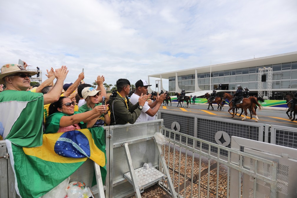 Público chega para posse de Bolsonaro, em Brasília — Foto: Fábio Tito/G1