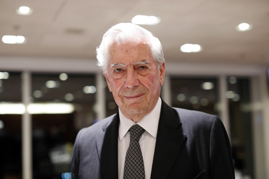 Mario Vargas Llosa, ganhador do Nobel de Literatura, durante visita a São Paulo