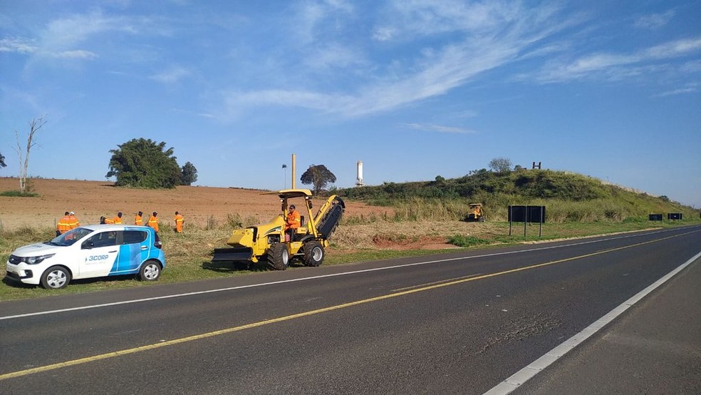 Obras s&atilde;o realizadas em trechos da Rodovia Assis Chateaubriand (SP-425) &mdash; Foto: Divulga&ccedil;&atilde;o/Eixo-SP