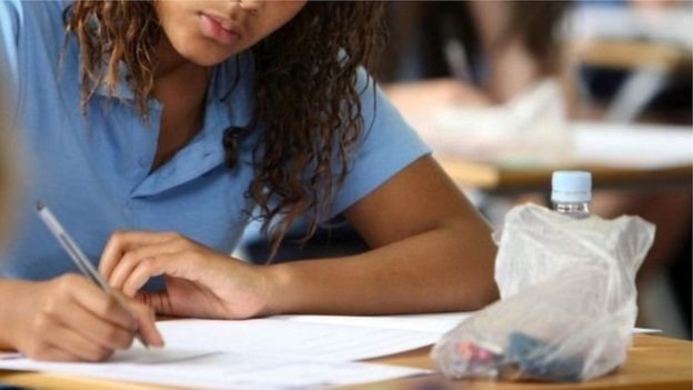 Alardeado por Weintraub como o 'melhor Enem de todos os tempos', o Exame Nacional do Ensino Médio de 2019 recebeu uma avalanche de contestações de estudantes (Foto: PA Media via BBC News)