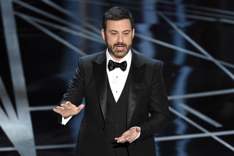 Jimmy Kimmel apresenta a cerimônia do Oscar, no Dolby Theatre, em Los Ángeles — Foto: Chris Pizzello/Invision/AP