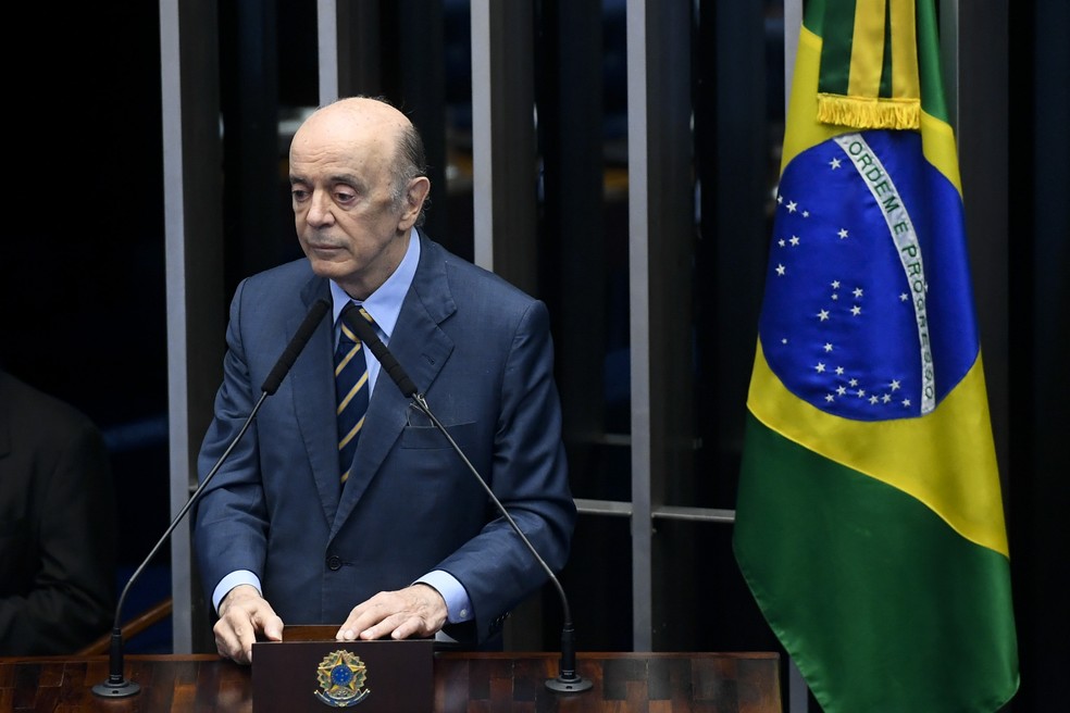 O senador José Serra (PSDB-SP) discursa no plenário do Senado Federal — Foto: Marcos Oliveira/Agência Senado