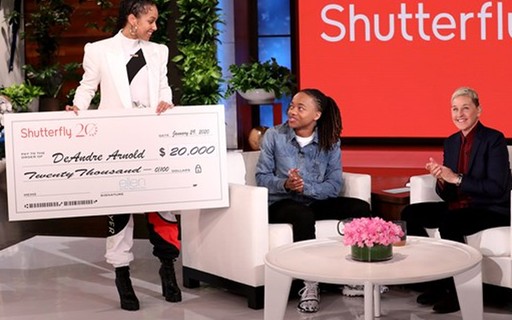 Alicia Keys dá R$ 85 mil a jovem suspenso de escola por usar dreads