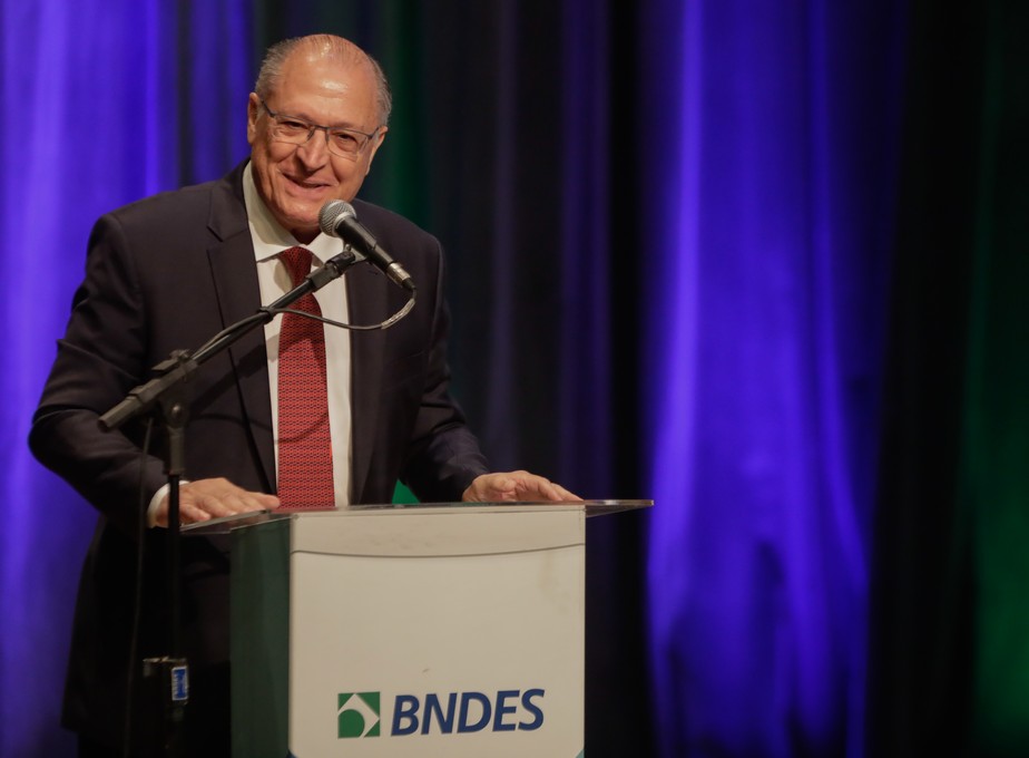 Em seminário no BNDES, o vice-presidente, Geraldo Alckmin diz acreditar 'no bom senso de que vamos ter redução da taxa de juros''