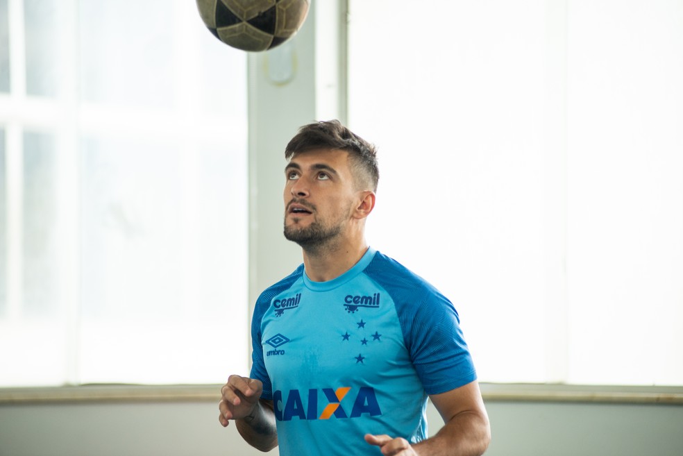 Arrascaeta durante treino na Toca da Raposa â Foto: Bruno Haddad/Cruzeiro