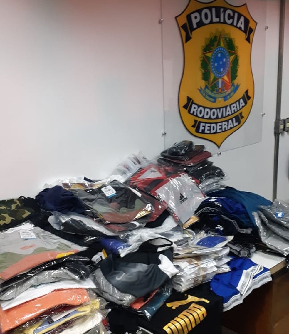 Produtos apreendidos pela Pol&iacute;cia Rodovi&aacute;ria Federal em Cruzeiro &mdash; Foto: Divulga&ccedil;&atilde;o/PRF
