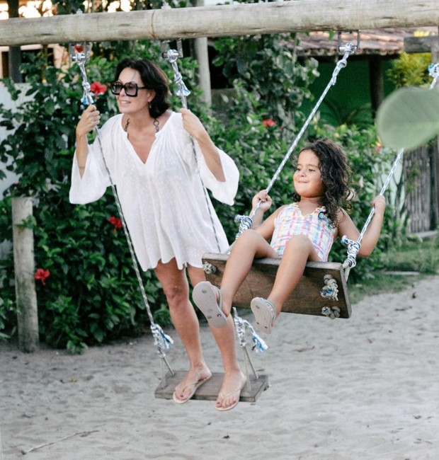 Carolina Ferraz e filha, Isabel (Foto: Reprodução / Instagram)