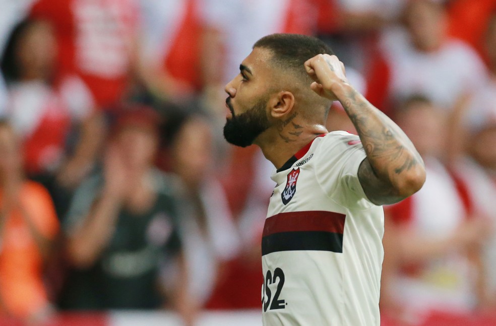 Gabigol comemora o gol marcado contra o Inter &mdash; Foto: REUTERS/Diego Vara