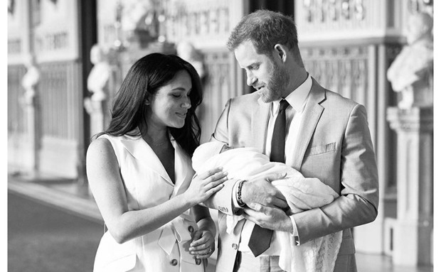 Meghan Markle e Príncipe Harry divulgam fotos oficiais do primogênito (Foto: Chris Allerton ©️Sussex royal)