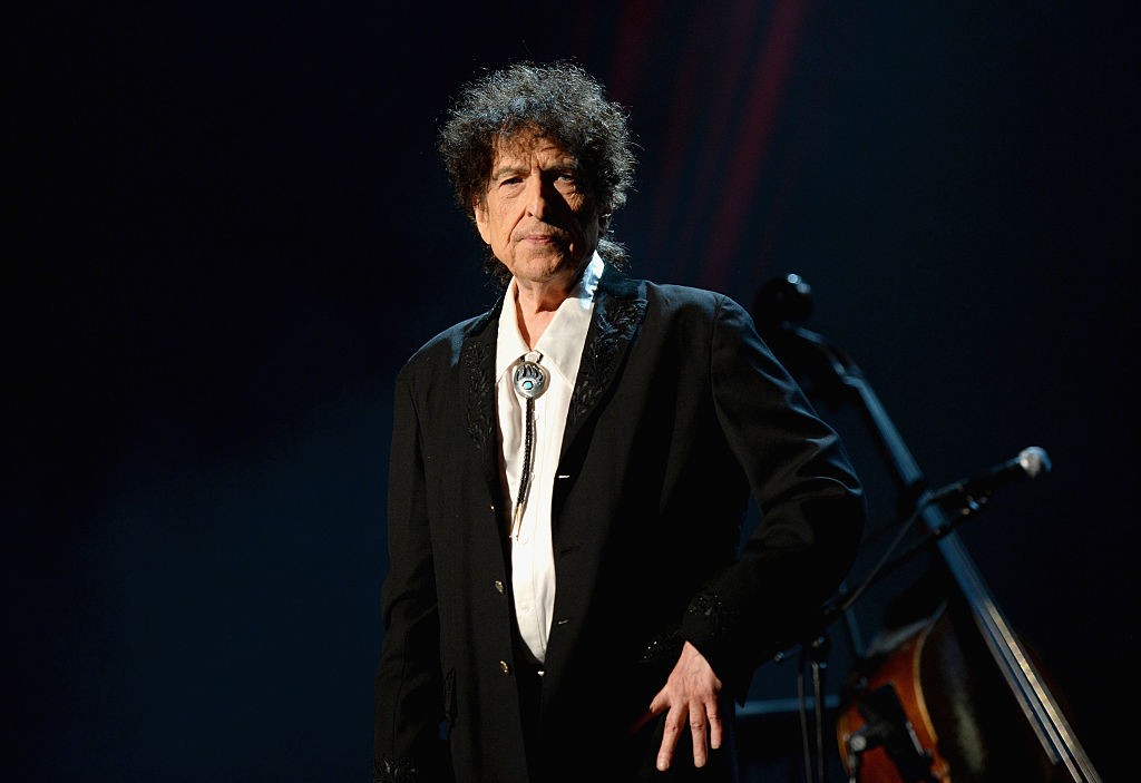 LOS ANGELES, CA - FEBRUARY 06:  Honoree Bob Dylan speaks onstage at the 25th anniversary MusiCares 2015 Person Of The Year Gala honoring Bob Dylan at the Los Angeles Convention Center on February 6, 2015 in Los Angeles, California. The annual benefit rais (Foto: WireImage)