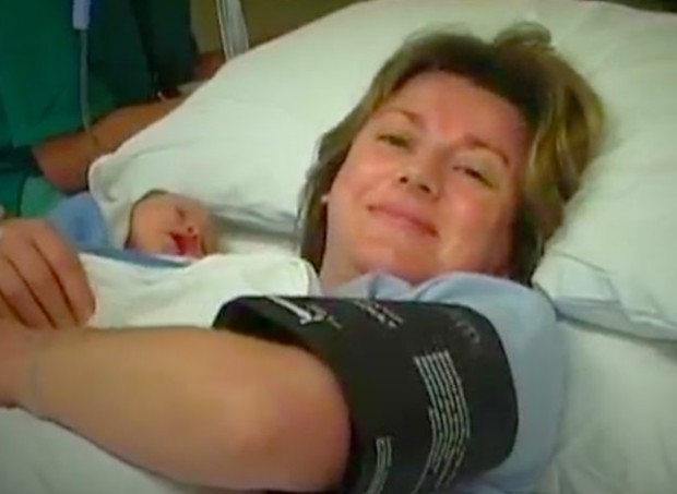 Kathryn passou por um tratamento incomum para ter seus bebês (Foto: Reprodução BBC)