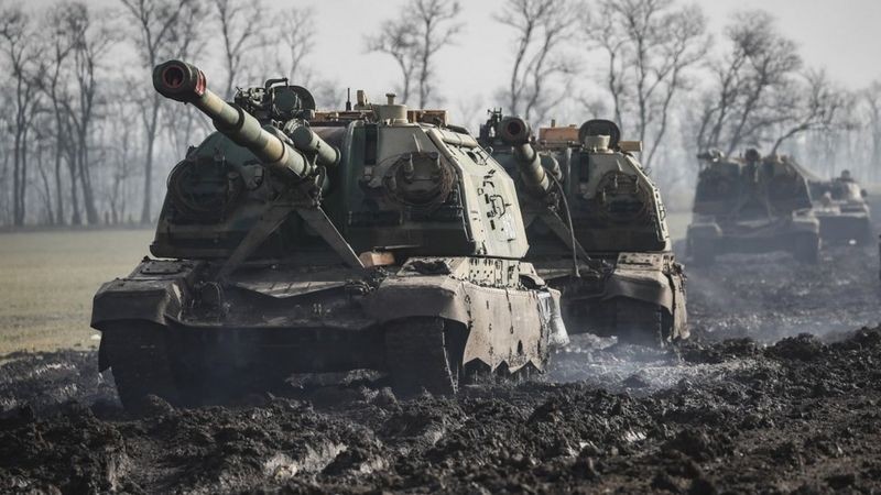 Veículos blindados na região de Rostov, Rússia (Foto: EPA via BBC News)