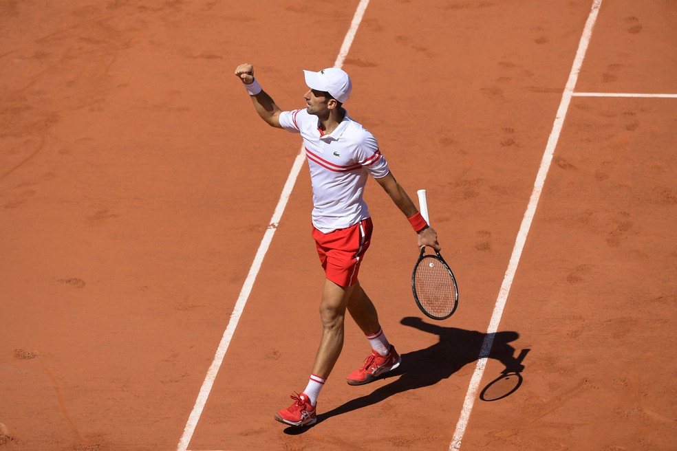 Djokovic comemora o bicampeonato em Roland Garros — Foto: Divulgação / Roland Garros