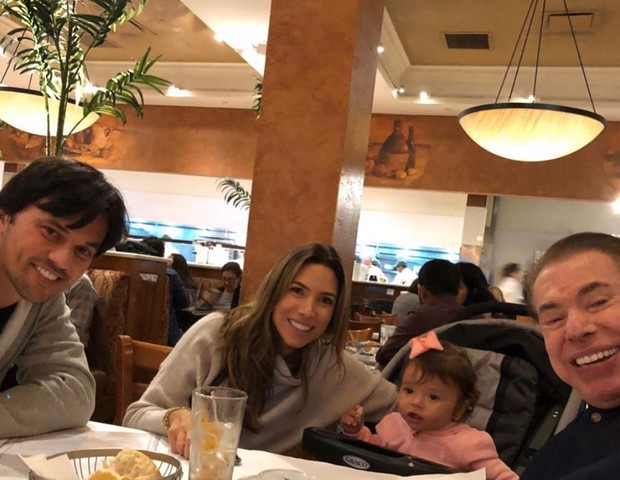 Silvio com Patrícia, Fábio e a neta (Foto: Reprodução/Instagram)